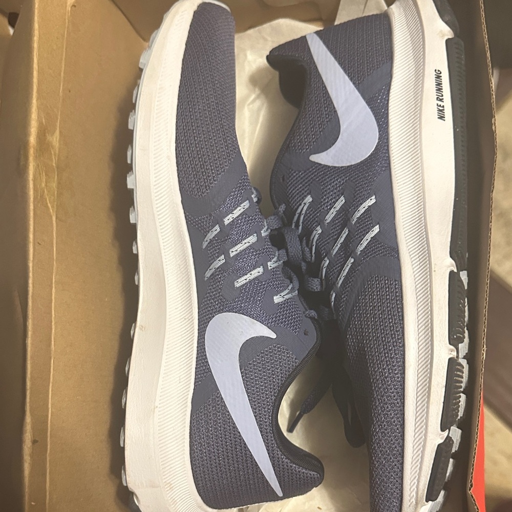 Nike Women's Sneakers - Navy and White
